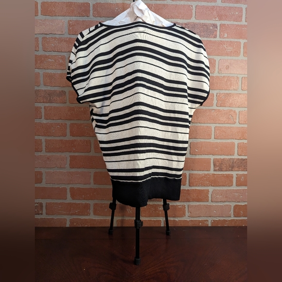 New York & Company shirt - Picture 3 of 3